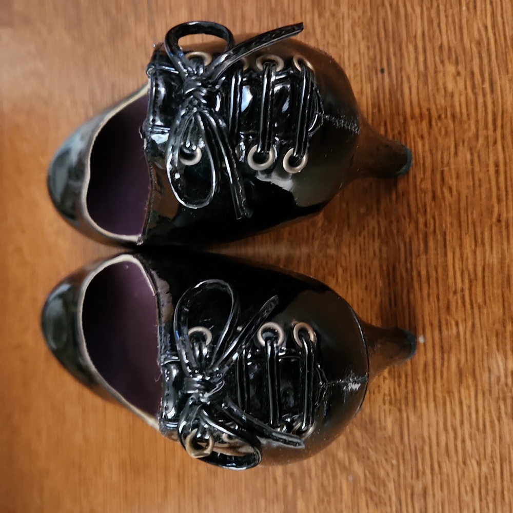 Madden Girl Patent Leather black heels pumps size 10, corset